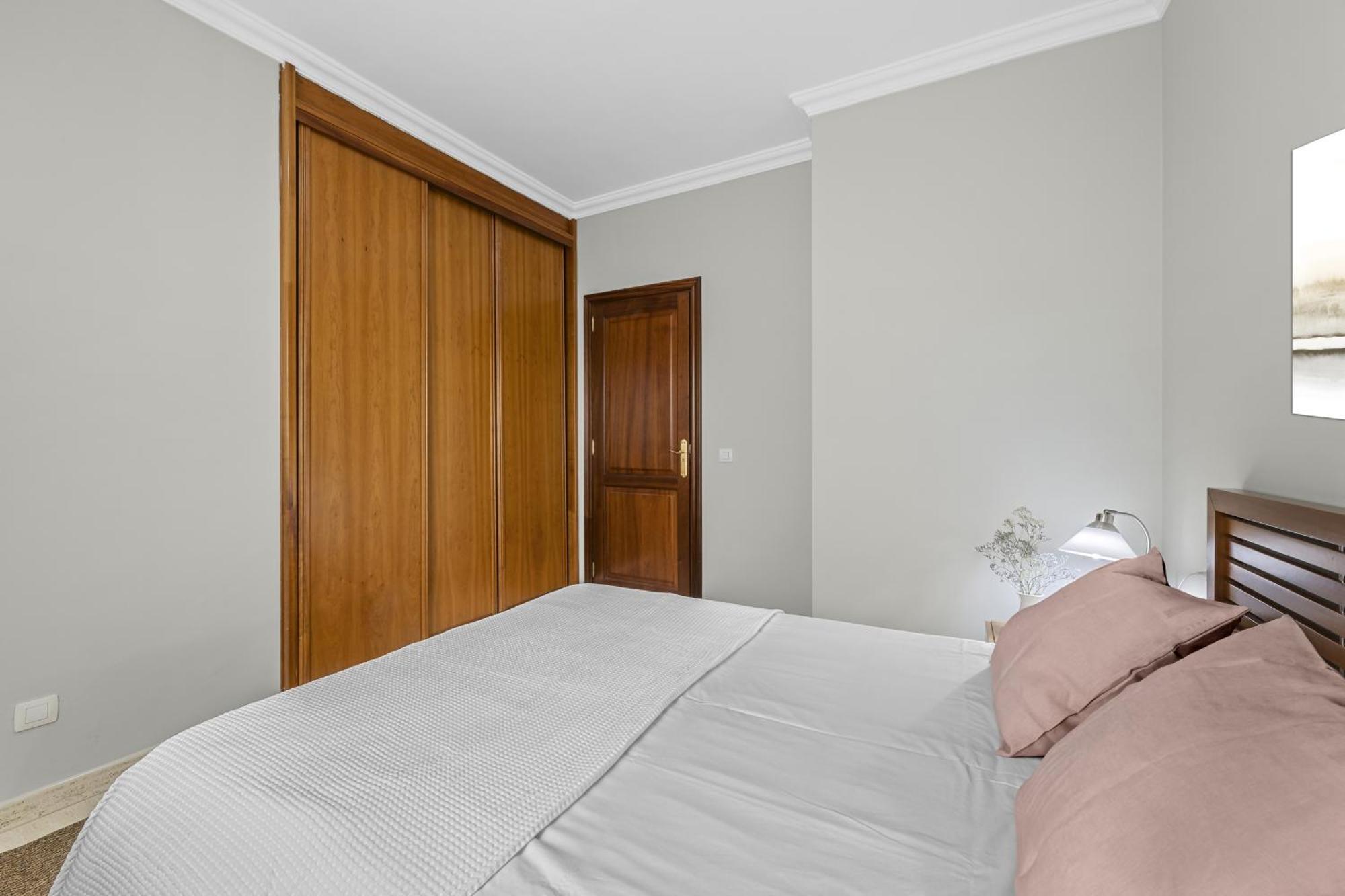Piso Don Eduardo Apartment *